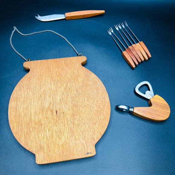 Vintage Teapot Shaped Cheese Board and Utensils SET, Mid Century Rooster Hanging - Picture 12 of 16